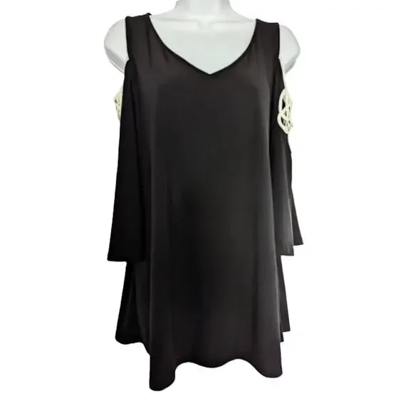 Vince Camuto Black Top with Strappy Flare Sleeves - Picture 4 of 13